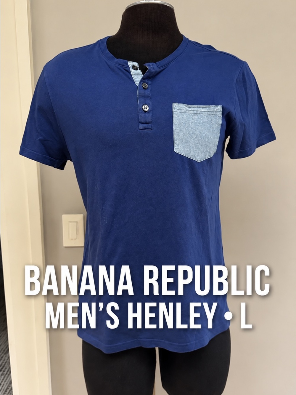 Banana Republic Men’s Blue Henley Pocket T-Shirt Size Large
